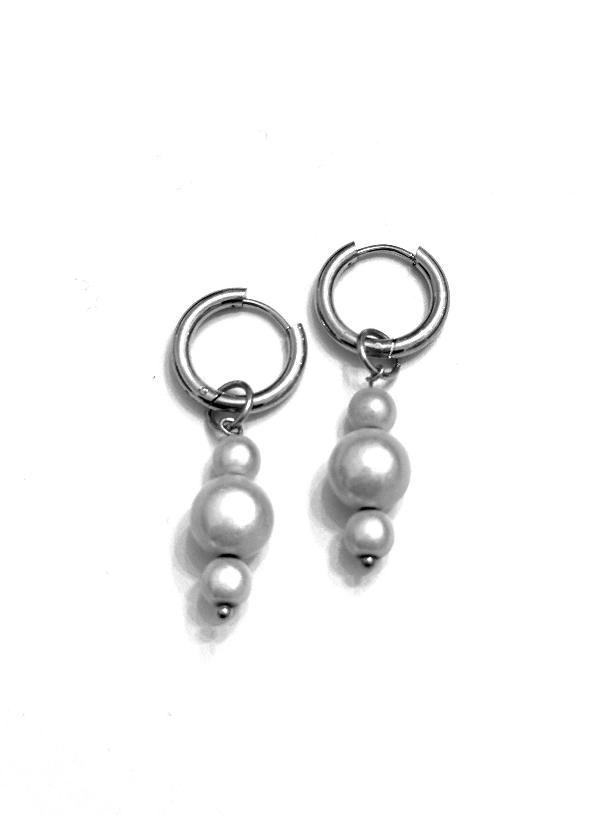STEEL Reflective Pearls Earrings 001